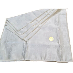 NEW Vintage Set 4 Satin Flower Cloth Napkins Dinner Taiwan Stain Release White